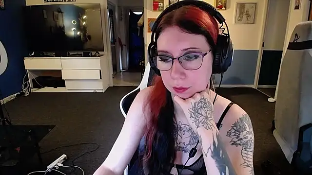 TattooedGirls online show from October 17, 7:55 am