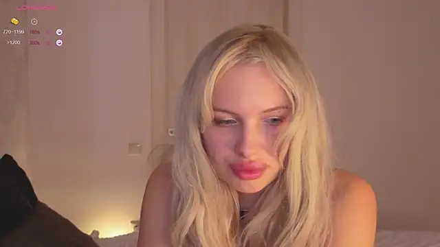 SweetCherryBlonde online show from October 22, 8:41 am