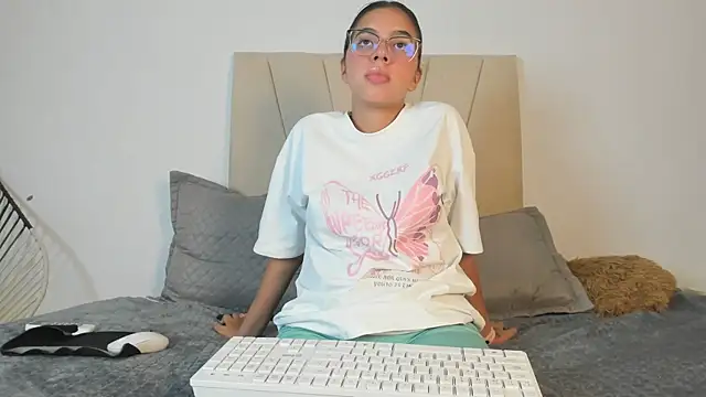 Ainoa Pink online show from November 4, 7:41 pm