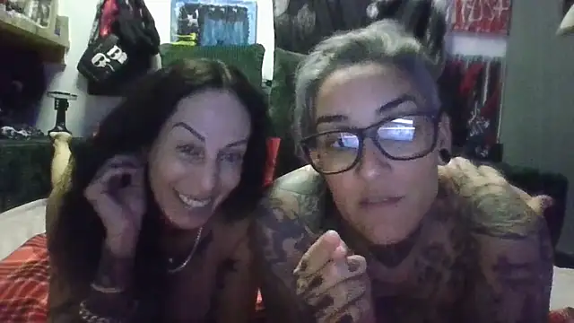 inkdhollow1 online show from June 22, 3:25 am