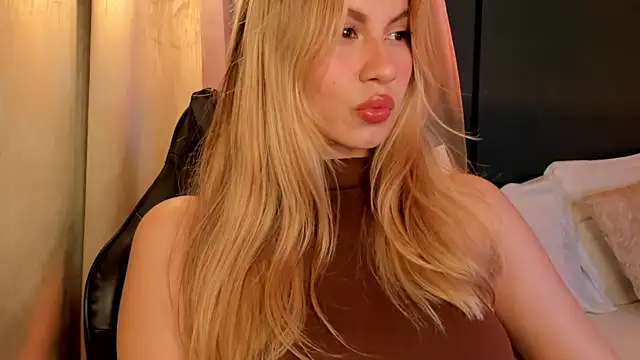mia curry online show from July 25, 8:05 pm