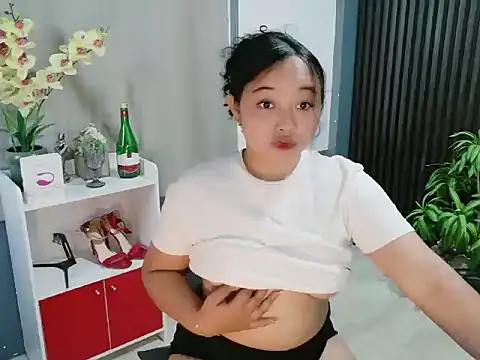 UrFavouriteCravings online show from January 10, 3:00 am