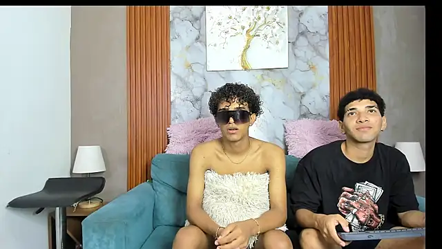 VERY HOT GUYS online show from June 12, 7:27 am
