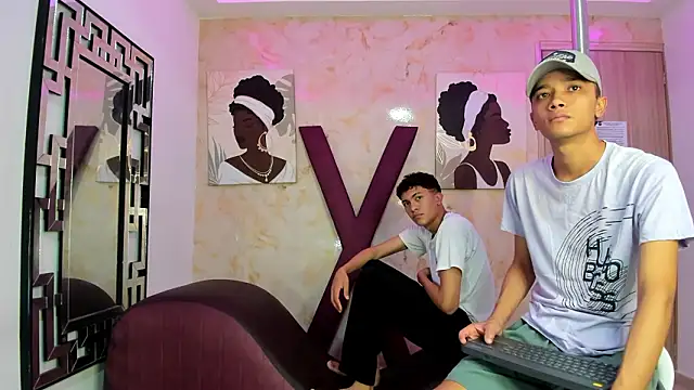 VERY HOT GUYS online show from February 12, 1:35 pm