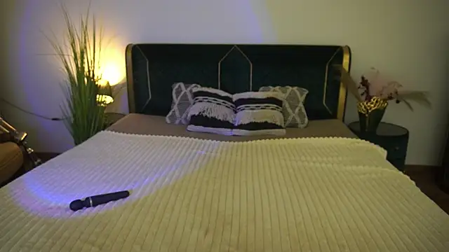 IsabelleDiorr online show from June 12, 7:44 pm