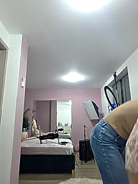 KirraWhite online show from November 25, 4:14 am