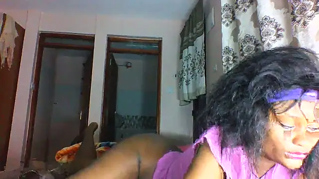 Snapshot of Famous-ryleigh chatting on October 13, 3:25 pm Famous-ryleigh online show from October 13, 3:25 pm