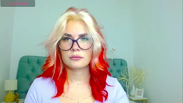 Snapshot of Naughty_kittyy1 chatting on October 4, 8:02 pm Naughty kittyy1 online show from October 4, 8:02 pm