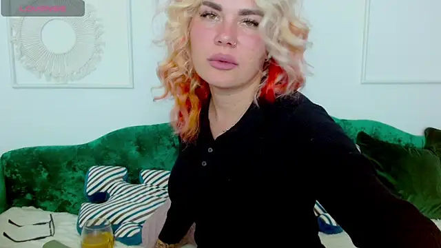 Snapshot of Naughty_kittyy1 chatting on October 11, 8:00 pm Naughty kittyy1 online show from October 11, 8:00 pm
