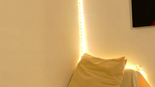 Sia a online show from March 18, 6:29 am