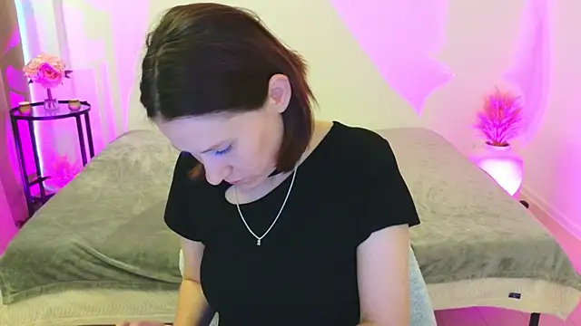 Annaabels online show from June 3, 9:10 am