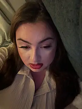 MadelineLeah online show from June 9, 11:15 pm