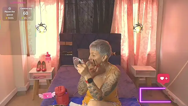 Charlotte  Gray online show from November 24, 12:40 pm