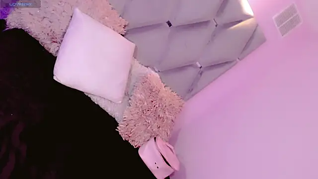 Saraa Jone online show from December 5, 4:23 am