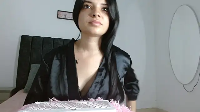 ManuelaDelgado online show from October 25, 10:16 pm