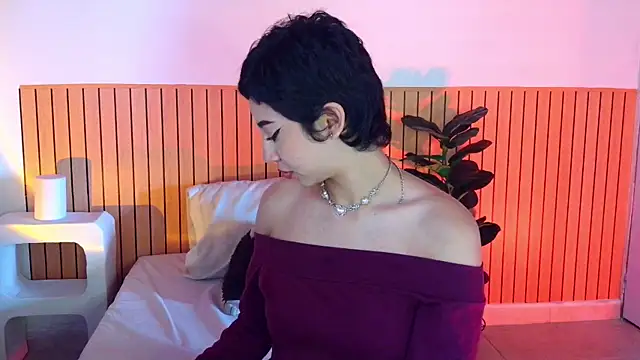 emma web  online show from June 18, 3:06 pm