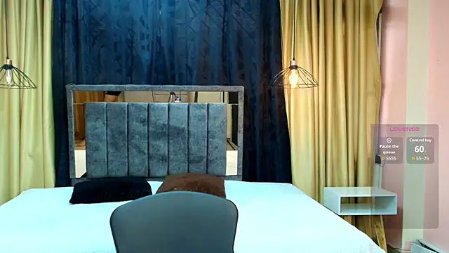 scarlet milf  online show from October 23, 7:42 pm