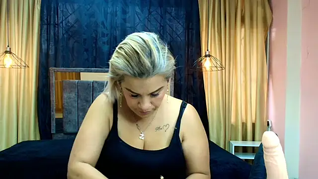 scarlet milf  online show from November 17, 12:28 pm