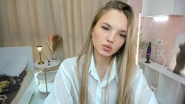 JulieLupo online show from October 7, 6:07 am