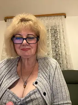 BoloshkaBlonda online show from December 3, 8:00 pm