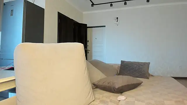 lona li online show from January 10, 10:42 am