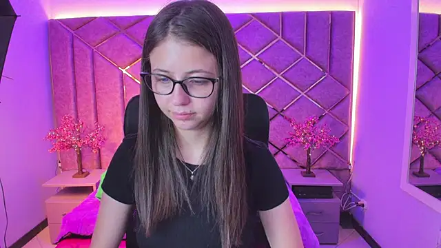 sarah sweett  online show from June 19, 2:53 pm