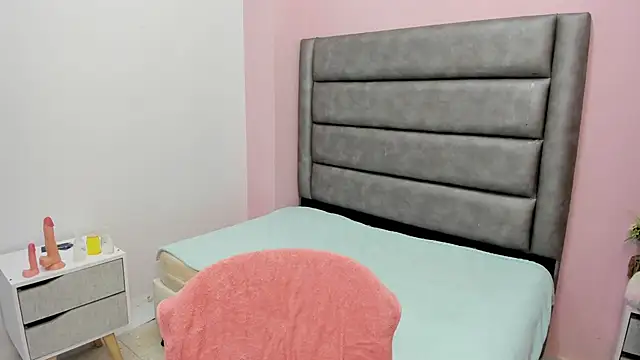 lorerivas online show from November 25, 1:57 pm