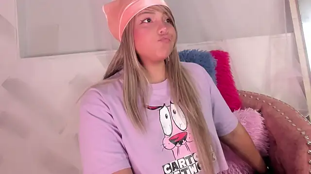 Molly Logan online show from November 26, 8:54 pm