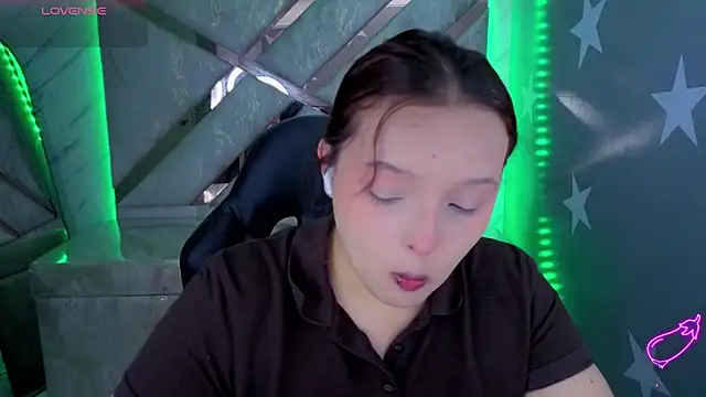 mia foster t online show from July 19, 1:46 pm