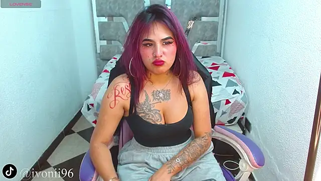 ivoni online show from November 18, 6:53 pm