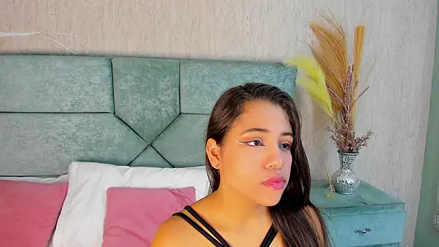 Clohe Bell online show from October 25, 8:26 pm