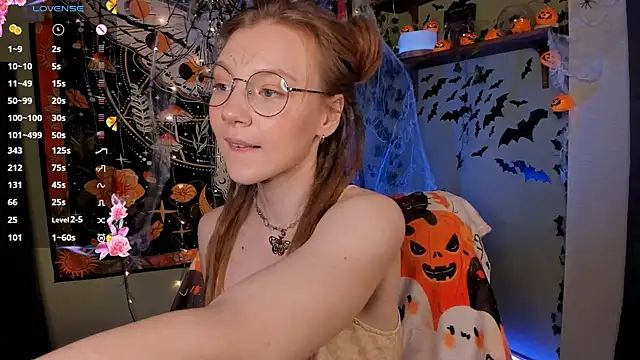 lyra thenymph online show from October 30, 11:33 am