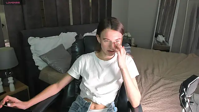 EvaToniz online show from November 1, 4:05 am