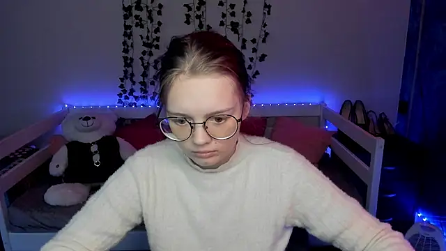 shy elina01 online show from November 6, 10:54 am