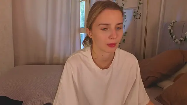 L1na Reeds online show from July 1, 1:16 am
