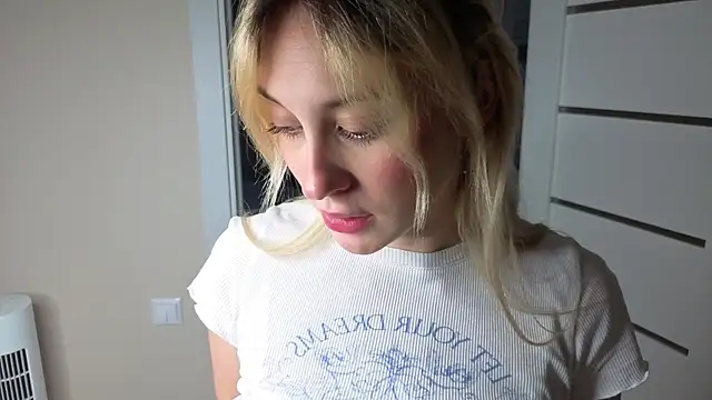 foxy vivi online show from November 23, 12:40 pm