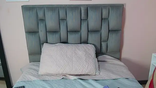 Kitty foxx  online show from October 21, 3:38 pm
