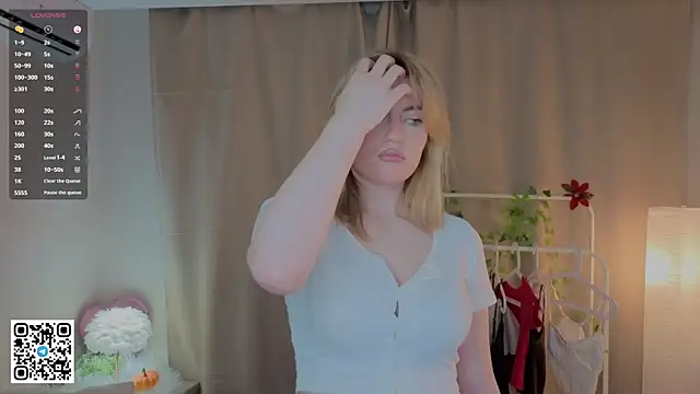 EuniceRaymundo online show from December 3, 6:10 pm