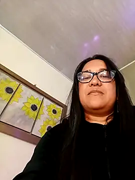 Xander Taylor  online show from November 22, 7:00 am