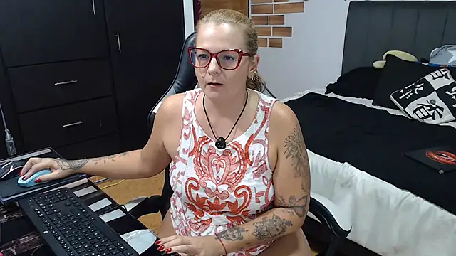 perlagoloza05 online show from July 7, 3:20 am