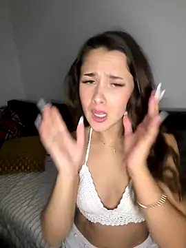 MayaVonDe online show from November 7, 8:25 pm