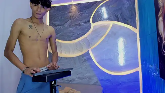 Snapshot of Play_boys_Hot2 chatting on October 30, 1:45 pm Play boys Hot2 online show from October 30, 1:45 pm