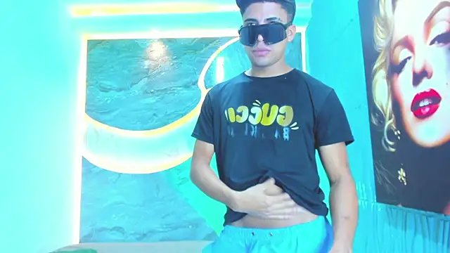 Snapshot of Play_boys_Hot2 chatting on October 25, 5:42 pm Play boys Hot2 online show from October 25, 5:42 pm