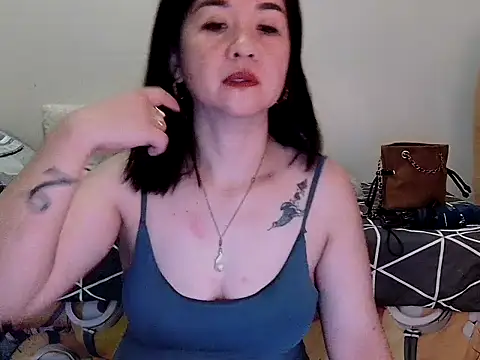 KissHott online show from April 30, 2:00 pm