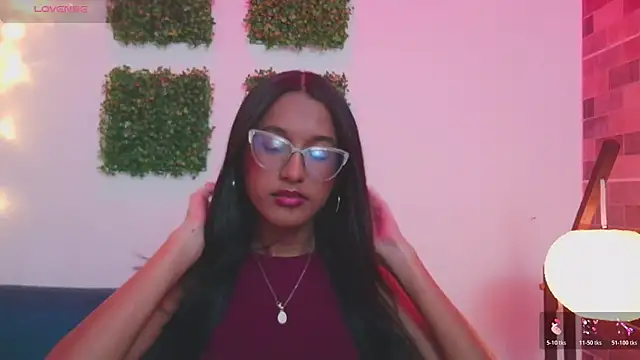 luna valen online show from February 11, 9:49 pm