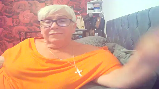 Playful MILF Demi online show from July 6, 8:44 pm
