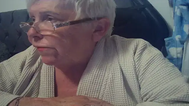 Playful MILF Demi online show from June 28, 9:54 pm