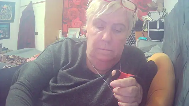 Snapshot of Playful_MILF_Demi chatting on October 20, 12:08 pm Playful MILF Demi online show from October 20, 12:08 pm