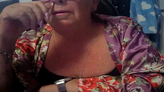 Playful MILF Demi online show from July 12, 6:20 pm