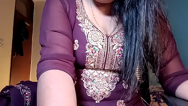 horny milf couple online show from June 6, 7:42 pm